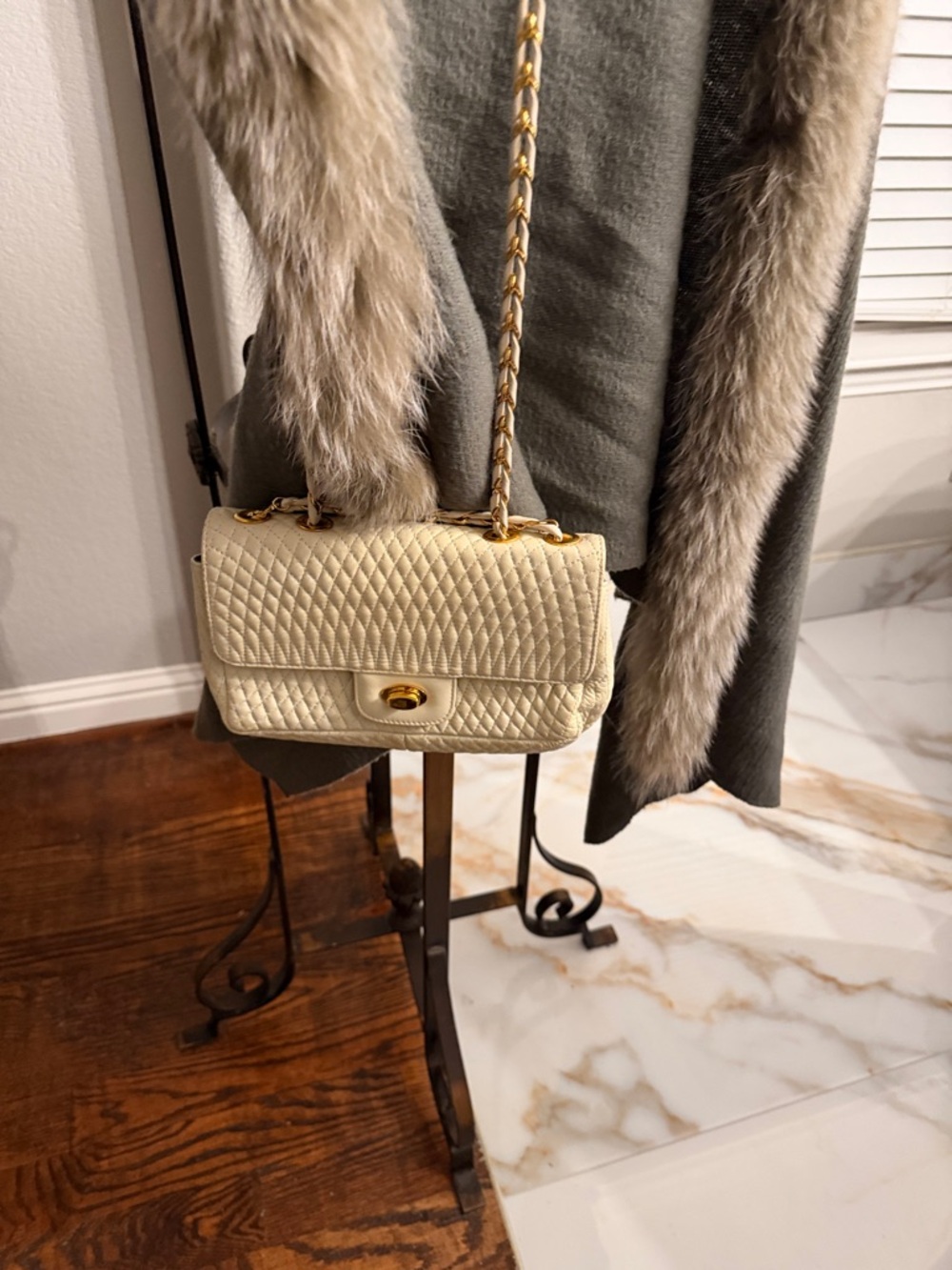 Bali Classic Quilted Cream Shoulder Bag with Gold Chain
